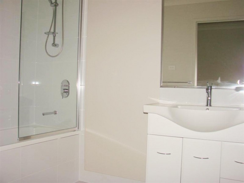 Unit 2/4 Mallet Close, Gracemere QLD 4702