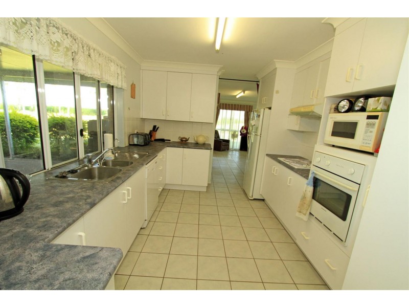 189 Stracey Road, Alton Downs QLD 4702