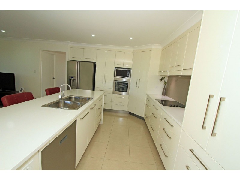 6 Bates Court, Gracemere QLD 4702