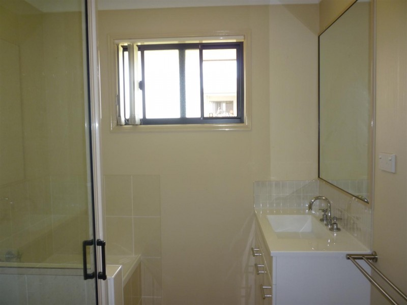 64 Jamie Crescent, Gracemere QLD 4702