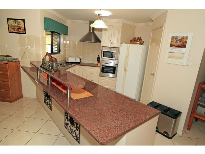 7 Davies Avenue, Gracemere QLD 4702