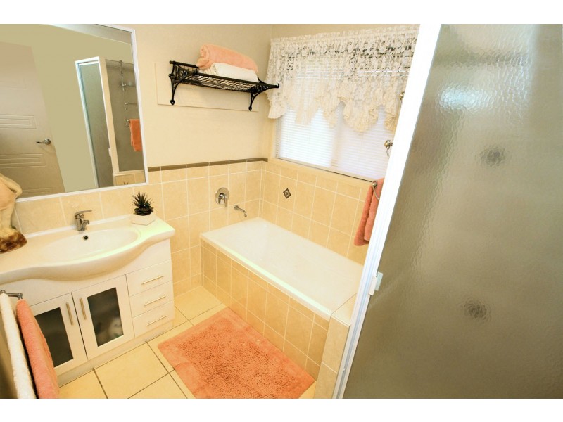 7 Davies Avenue, Gracemere QLD 4702