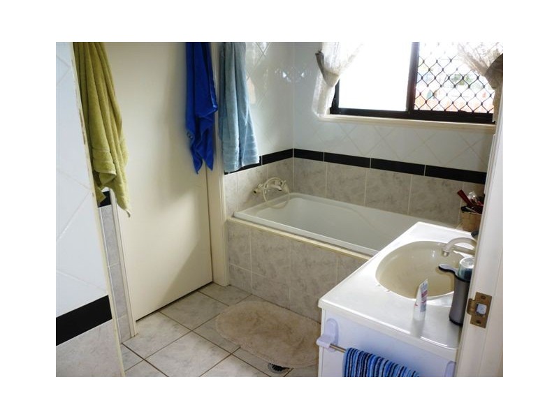 3 Lorraine Court, Gracemere QLD 4702