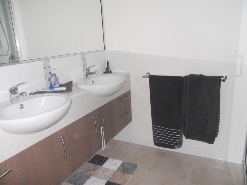 17 Premier Court, Gracemere QLD 4702