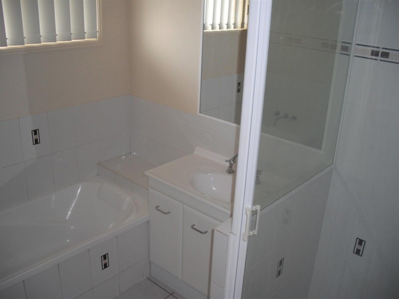 33 Seonaid Place, Gracemere QLD 4702