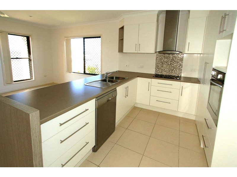 25 Tawarra Crescent, Gracemere QLD 4702