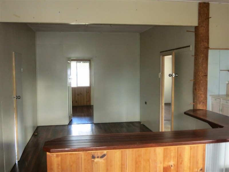 4 Queen Street, Mount Morgan QLD 4714