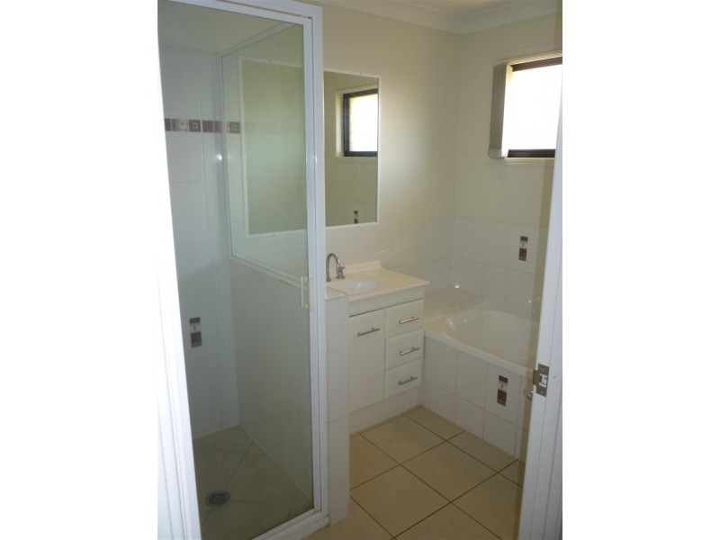 8 Joseph Street, Gracemere QLD 4702