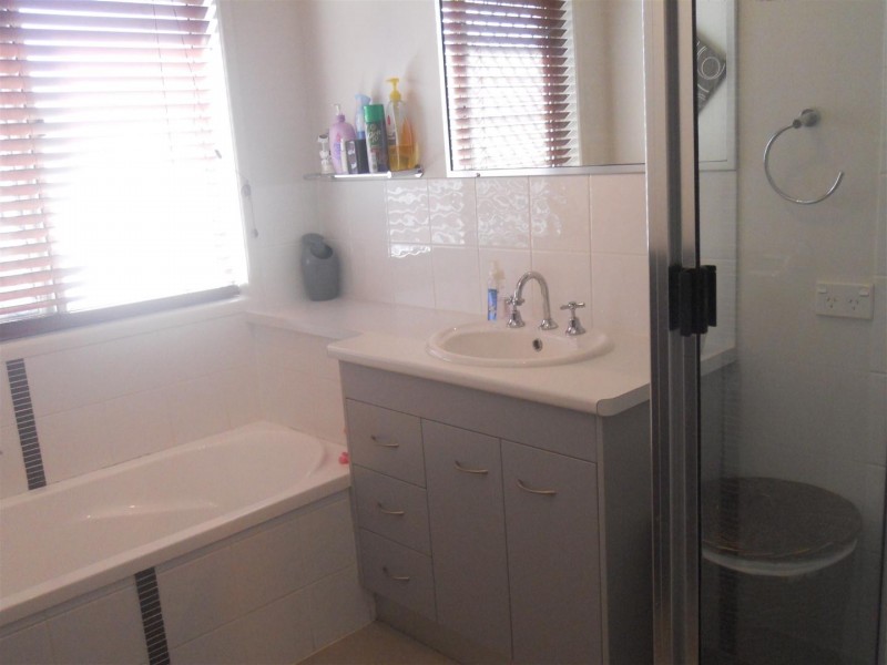 6 Rosella Drive, Gracemere QLD 4702