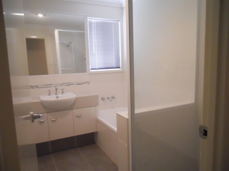 19 Jamie Crescent, Gracemere QLD 4702