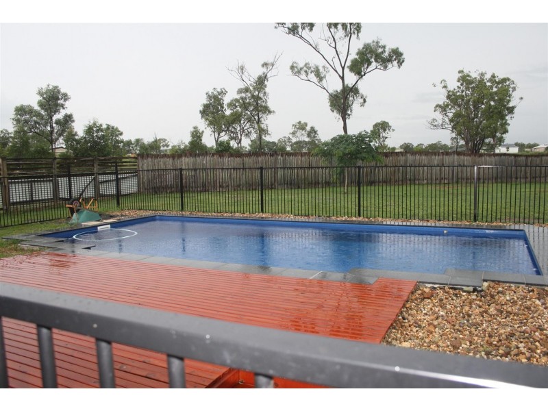17 Freeman Court, Gracemere QLD 4702