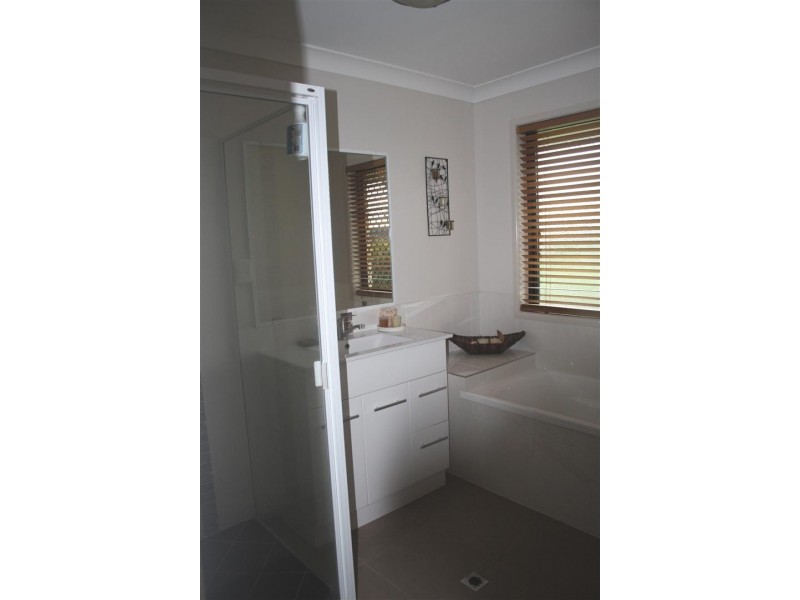 17 Freeman Court, Gracemere QLD 4702