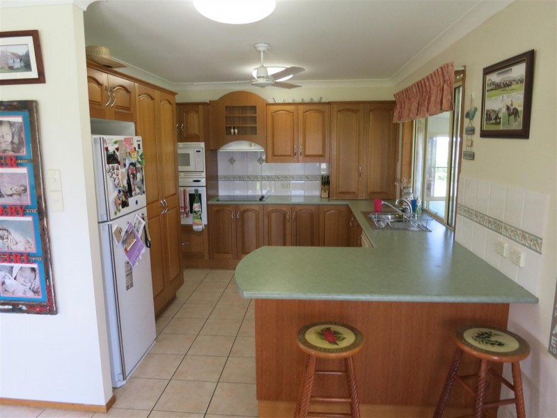 32 Rayner Road, Alton Downs QLD 4702