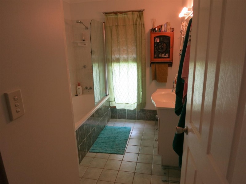 32 Rayner Road, Alton Downs QLD 4702