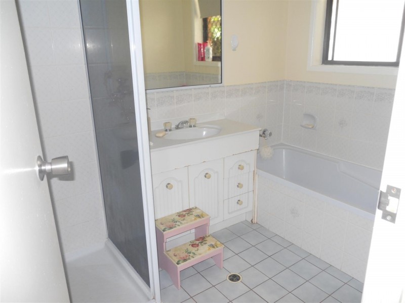 42 Cowan Street, Gracemere QLD 4702