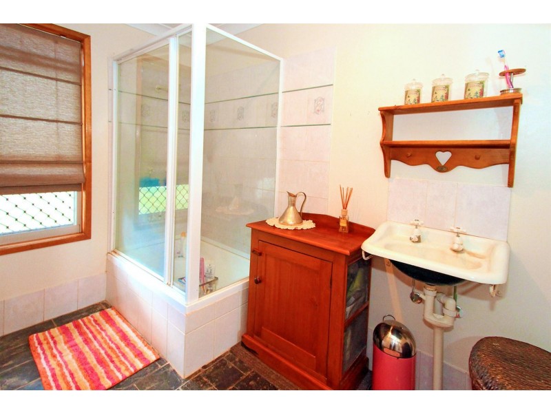 654 Alton Downs-Nine Mile Road, Alton Downs QLD 4702