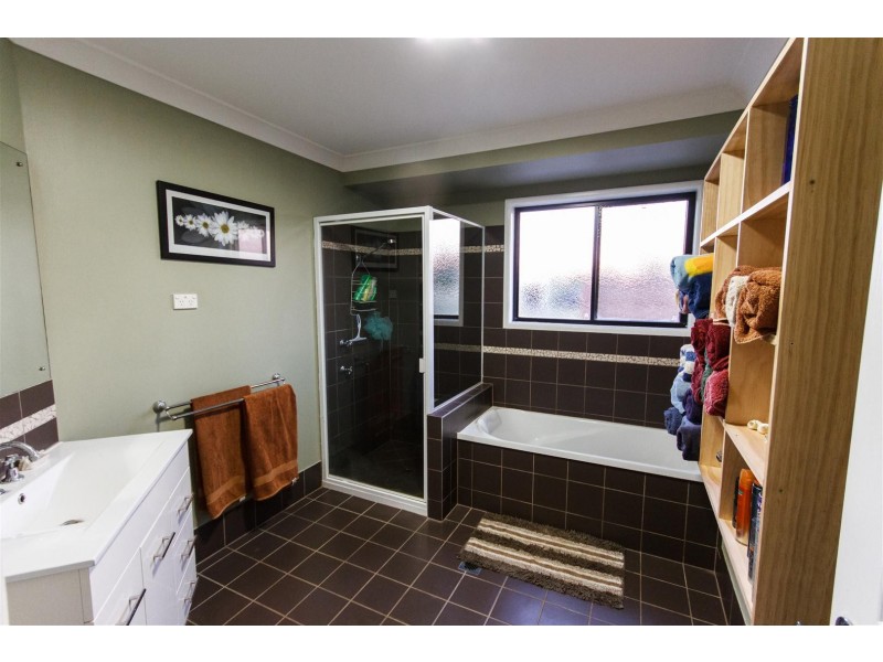 49 O’Brien Rd, Alton Downs QLD 4702