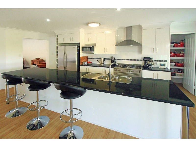 985 Ridgelands Rd, Alton Downs QLD 4702