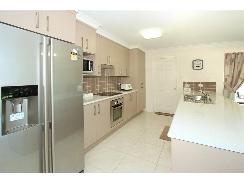15 Bell Trees Place, Gracemere QLD 4702