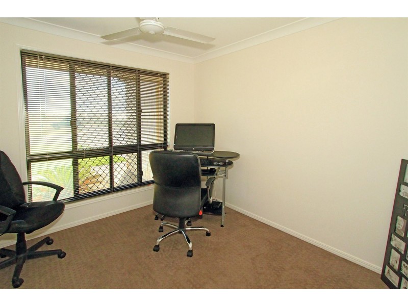 15 Bell Trees Place, Gracemere QLD 4702