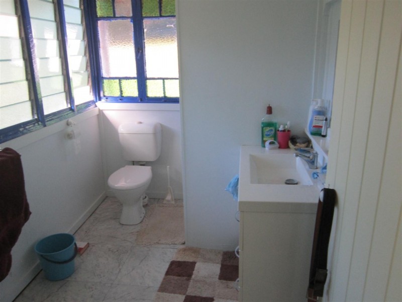 84 Dee Street, Mount Morgan QLD 4714