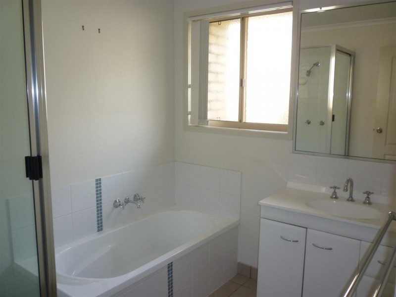 24 Jamie Crescent, Gracemere QLD 4702