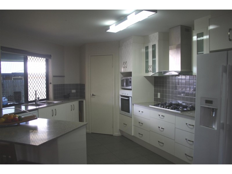 8 Jamie Crescent, Gracemere QLD 4702