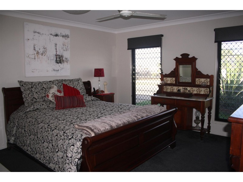 8 Jamie Crescent, Gracemere QLD 4702