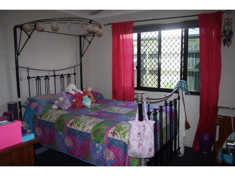 8 Jamie Crescent, Gracemere QLD 4702