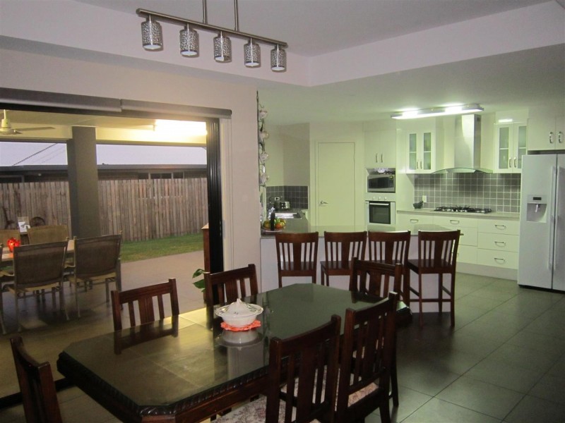8 Jamie Crescent, Gracemere QLD 4702