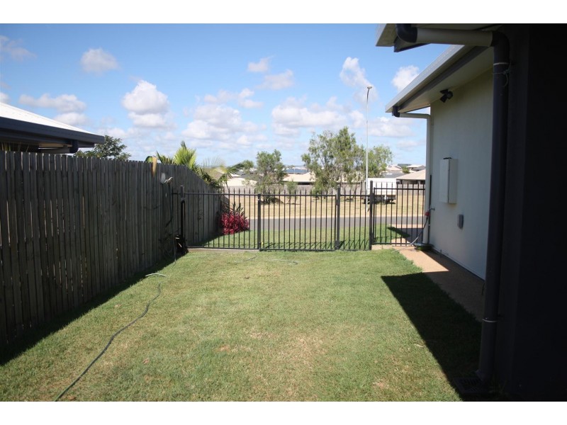 8 Jamie Crescent, Gracemere QLD 4702