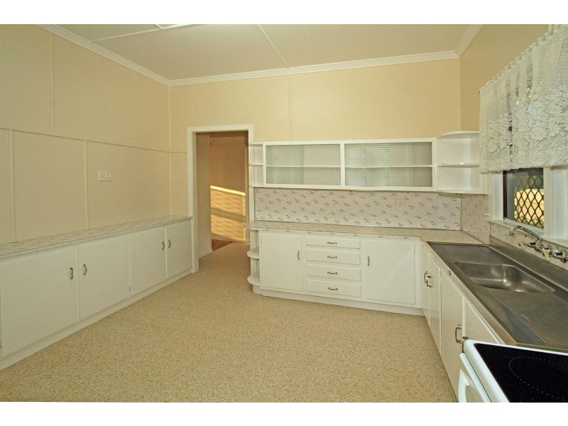 90 Tomkins Street, Berserker QLD 4701