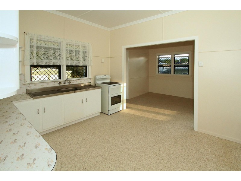 90 Tomkins Street, Berserker QLD 4701