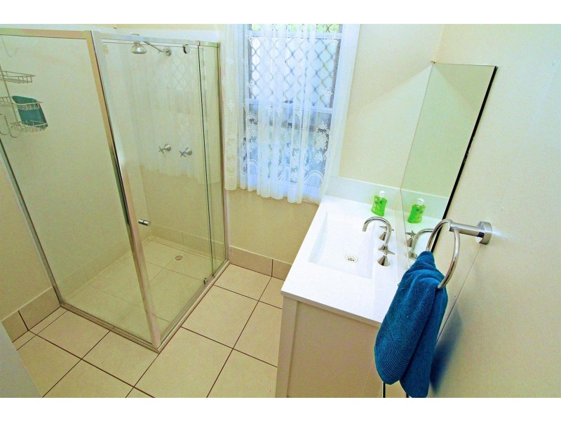 90 Tomkins Street, Berserker QLD 4701