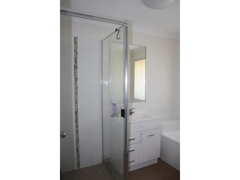 15 Tawarra Crescent, Gracemere QLD 4702