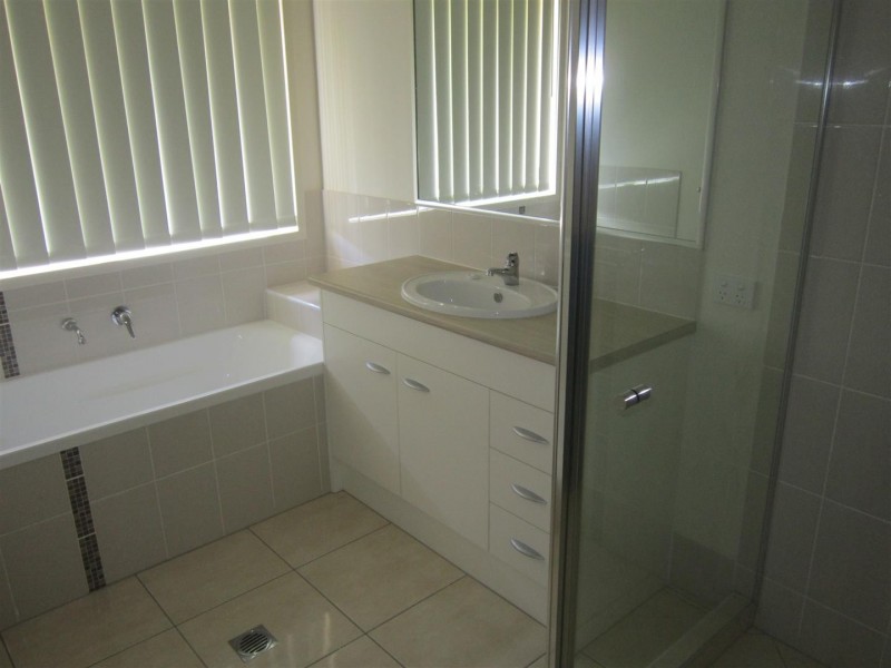 21 Leichhardt Drive, Gracemere QLD 4702