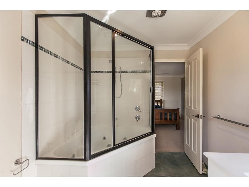 39 Robertson Road, Gracemere QLD 4702