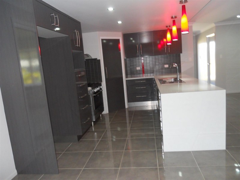 6 Jamie Crescent, Gracemere QLD 4702