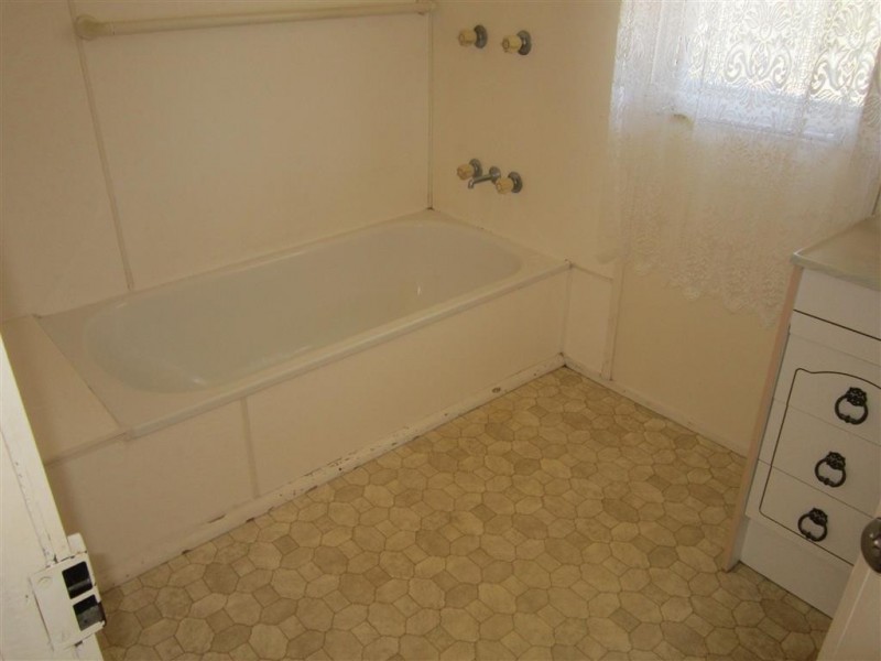 122 East Street, Mount Morgan QLD 4714