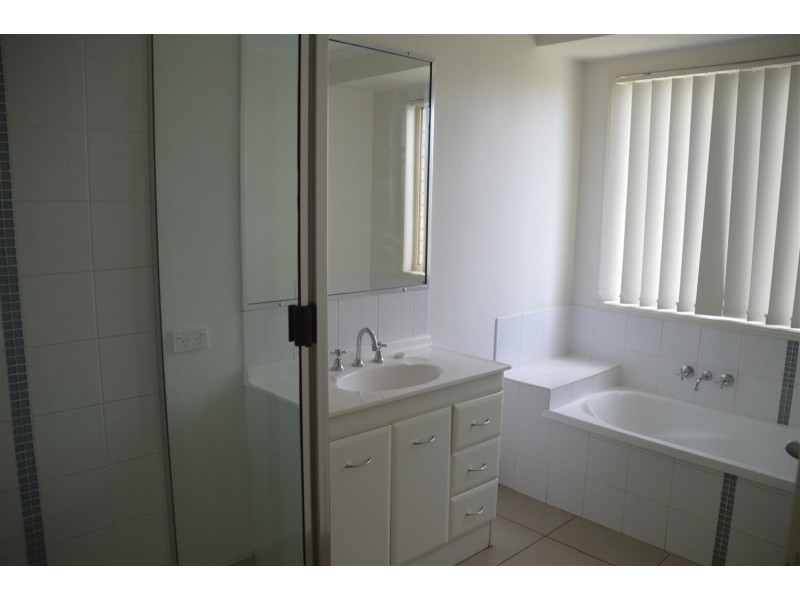 2 Corella Drive, Gracemere QLD 4702