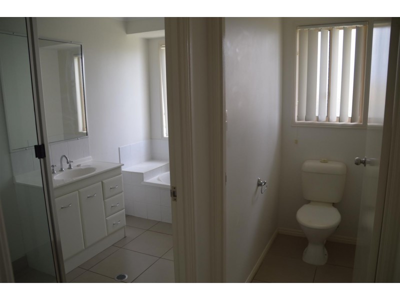 2 Corella Drive, Gracemere QLD 4702