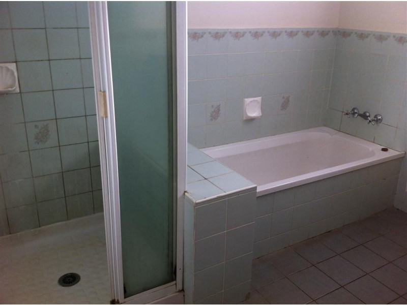 4 LAWRENCE CRESCENT, Gracemere QLD 4702