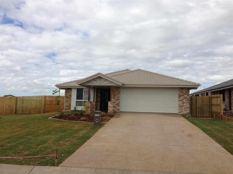 8 Bronco Crescent, Gracemere QLD 4702