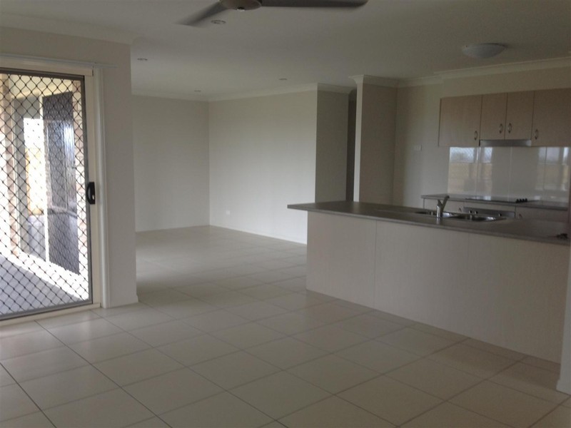 8 Bronco Crescent, Gracemere QLD 4702