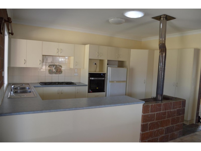 92 Bond Road, Alton Downs QLD 4702