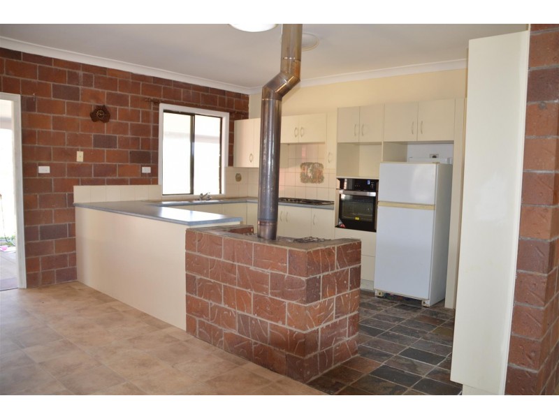 92 Bond Road, Alton Downs QLD 4702