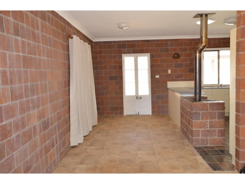 92 Bond Road, Alton Downs QLD 4702