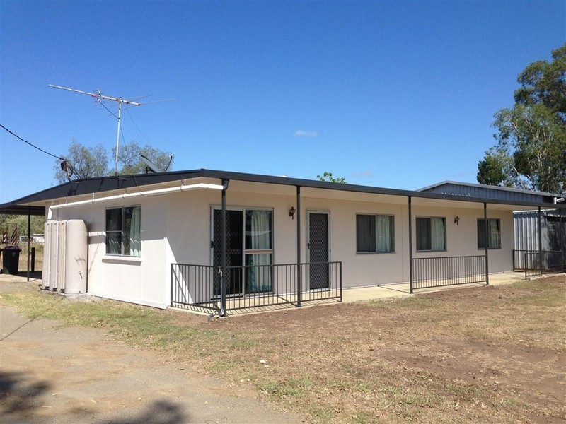 152 MACQUARRIE STRRET, Gracemere QLD 4702