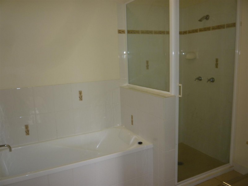 16 Annie Close, Gracemere QLD 4702