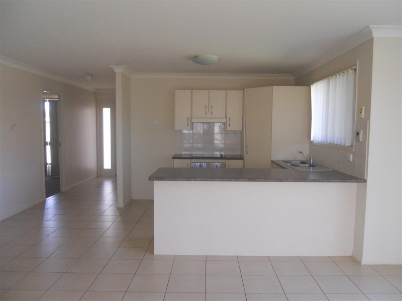 2 Annie Close, Gracemere QLD 4702